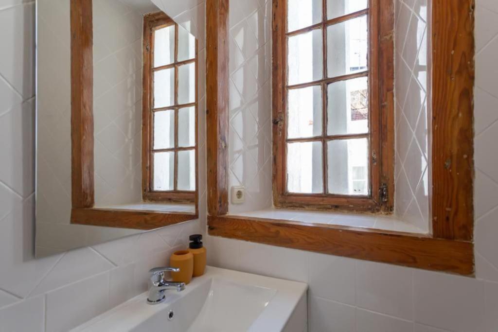 Loft Mouraria Lägenhet Lisboa Exteriör bild